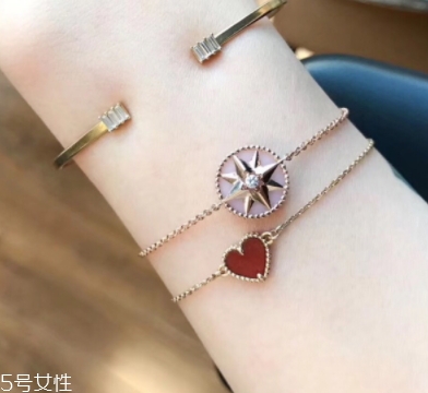 dior迪奧手鏈多少錢一個？