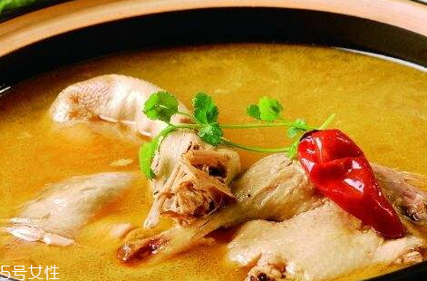 老鴨湯用哪種鴨子 當(dāng)然得選老鴨子 老鴨湯用哪種鴨子 當(dāng)然得選老鴨子