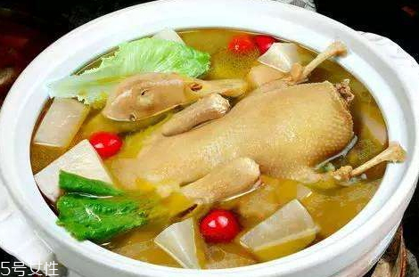 老鴨湯可以加些什么菜 推薦菜譜 老鴨湯可以加些什么菜 推薦菜譜