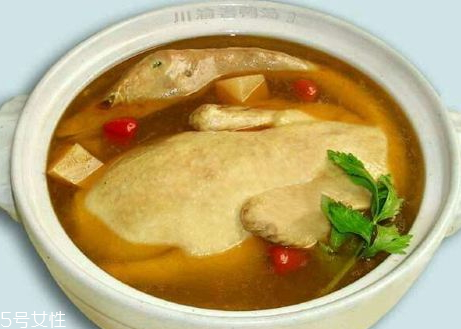 老鴨湯可以放紅棗嗎 老鴨湯可以放紅棗嗎