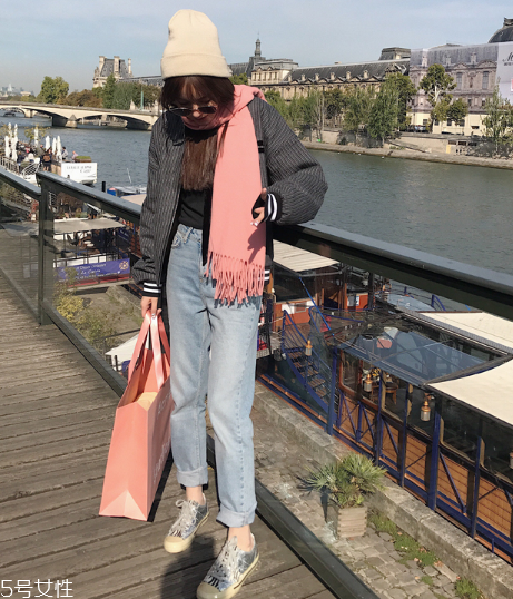 牛仔褲太緊了怎么辦？牛仔褲穿穿就松了