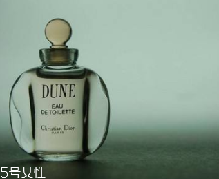 香水味道能保持多久？濃香能維持5小時(shí)