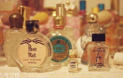 香水味道能保持多久？濃香能維持5小時(shí)