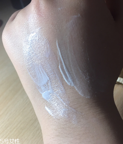 新版黛珂ag防曬好用嗎 像乳液一樣水潤的防曬霜 新版黛珂ag防曬好用嗎 像乳液一樣水潤的防曬霜