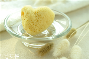 洗臉用毛巾好還是海綿好 各有各的好處