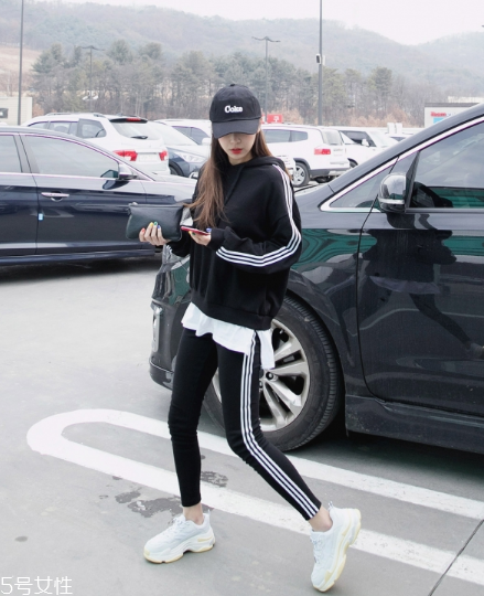 運(yùn)動套裝怎么搭配？假日出游也要時髦