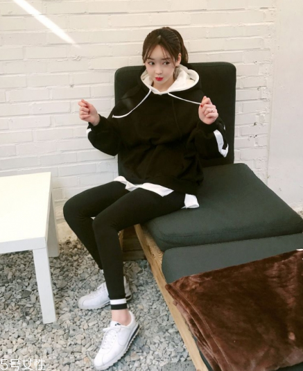 運(yùn)動套裝怎么搭配？假日出游也要時髦