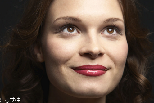 臉過敏發(fā)紅癢可以用鹽水洗嗎 臉過敏發(fā)紅癢緊急處理方法 臉過敏發(fā)紅癢可以用鹽水洗嗎 臉過敏發(fā)紅癢緊急處理方法