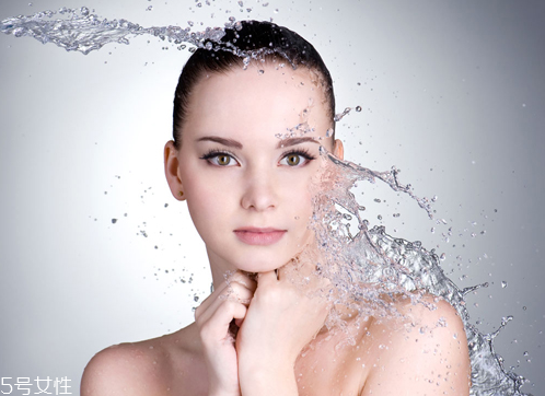 冷水洗臉好還是熱水洗臉好 冷熱水交替洗臉最好 冷水洗臉好還是熱水洗臉好 冷熱水交替洗臉最好