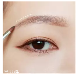 眉粉怎么畫眉毛好看？這么用眉妝超完美