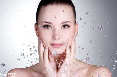 冷水洗臉好還是熱水洗臉好 冷熱水交替洗臉最好 冷水洗臉好還是熱水洗臉好 冷熱水交替洗臉最好