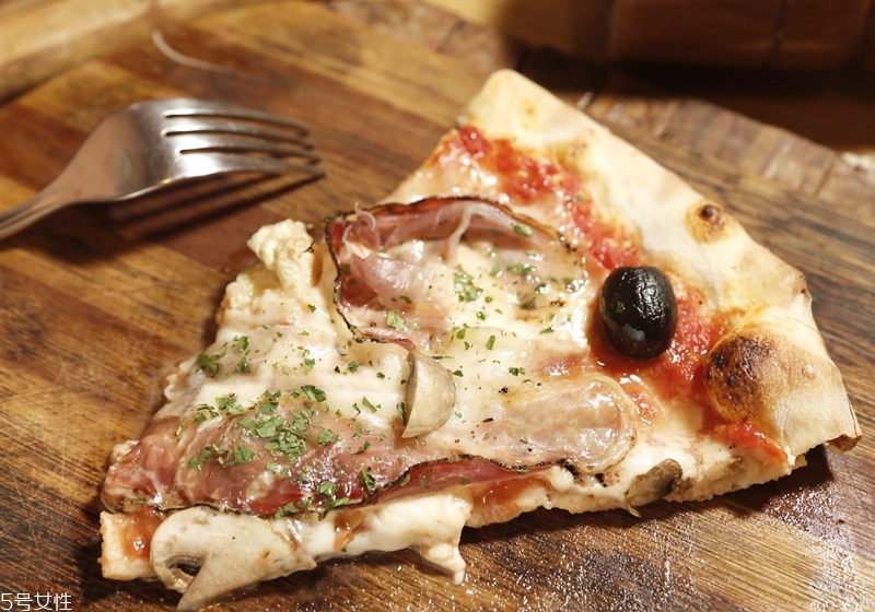 隔夜披薩怎么加熱更好吃 隔夜披薩怎么加熱更好吃