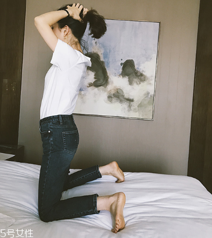 牛仔褲太長怎么剪好看？褲子太長別擔(dān)心