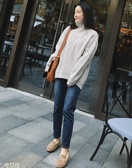 牛仔褲太長(zhǎng)怎么挽褲腳？牛仔褲這樣卷才好看