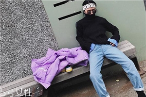 牛仔褲燙了個(gè)洞怎么辦？巧妙修補(bǔ)換新裝