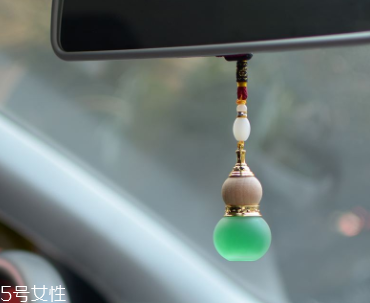 男士車?yán)锓攀裁聪闼?？廣藿香讓人清醒