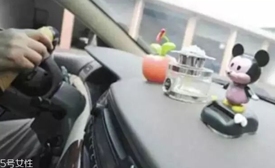 男士車?yán)锓攀裁聪闼?？廣藿香讓人清醒