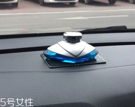 汽車香水座怎么加香水？用滴管注入原瓶