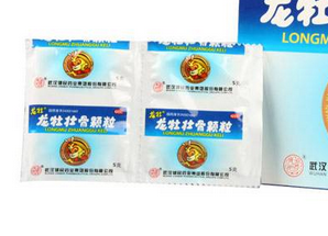 龍牡壯骨顆?？梢院湍谭垡黄鸷葐幔?></p><h3>運(yùn)動(dòng)不足導(dǎo)致骨密度低</h3><p>骨骼的發(fā)育程度、骨的密度與運(yùn)動(dòng)密切相關(guān)。運(yùn)動(dòng)時(shí)刺激成骨細(xì)胞活動(dòng)的重要因素。一般青壯年出現(xiàn)骨密度降低，多是由于缺乏運(yùn)動(dòng)，長(zhǎng)期在室內(nèi)久坐等原因造成的。</p><p style=