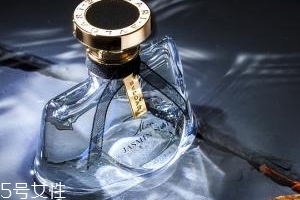 香水噴太多了怎么辦？用濕毛巾擦拭