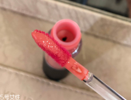 mac唇釉哪個(gè)顏色比較日常？溫柔清新珊瑚粉