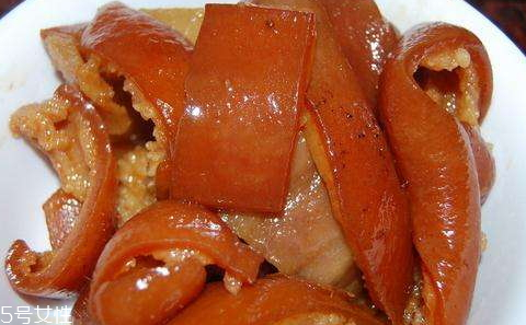 豬皮是紅色的可以吃嗎 視情況而定 豬皮是紅色的可以吃嗎 視情況而定