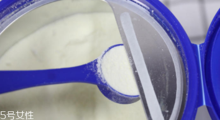 愛(ài)他美奶粉哪個(gè)版本好？白金版表現(xiàn)出色