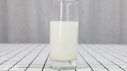 愛(ài)他美奶粉哪個(gè)版本好？白金版表現(xiàn)出色