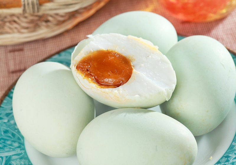 皮蛋和咸鴨蛋的區(qū)別 在家腌制好簡(jiǎn)單 皮蛋和咸鴨蛋的區(qū)別 在家腌制好簡(jiǎn)單