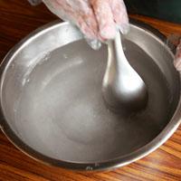 皮蛋和咸鴨蛋的區(qū)別 在家腌制好簡(jiǎn)單 皮蛋和咸鴨蛋的區(qū)別 在家腌制好簡(jiǎn)單