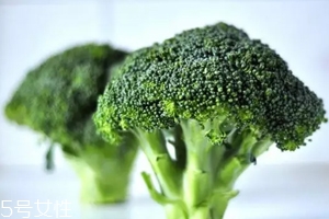 花椰菜和西蘭花的區(qū)別 西蘭花略勝一籌 花椰菜和西蘭花的區(qū)別 西蘭花略勝一籌