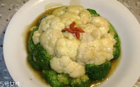 花椰菜和西蘭花的區(qū)別 西蘭花略勝一籌 花椰菜和西蘭花的區(qū)別 西蘭花略勝一籌