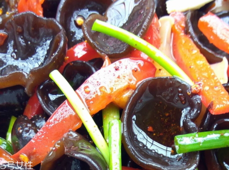 小碗耳泡多長時間 泡10個小時以上 小碗耳泡多長時間 泡10個小時以上