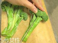 花椰菜怎么切？把整莖切掉最好炒