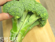 花椰菜怎么切？把整莖切掉最好炒