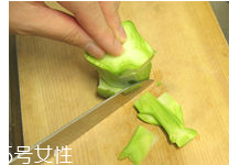 花椰菜怎么切？把整莖切掉最好炒