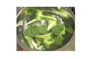 花椰菜怎么切？把整莖切掉最好炒