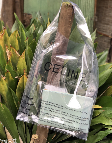 celine塑料袋多少錢？被代購炒翻天塑料包
