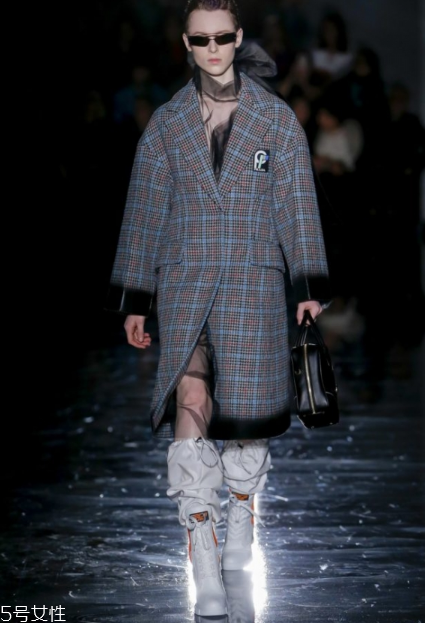 prada2018秋冬系列好看嗎_款式有哪些？