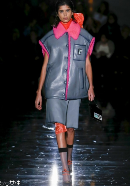 prada2018秋冬系列好看嗎_款式有哪些？