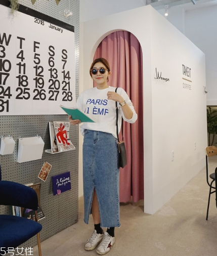 衛(wèi)衣搭配牛仔裙好看嗎？瞬間減齡變少女