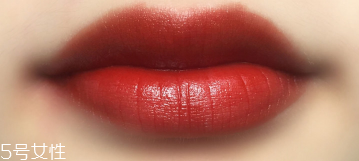 阿瑪尼401和405哪個(gè)好看？401適合少女