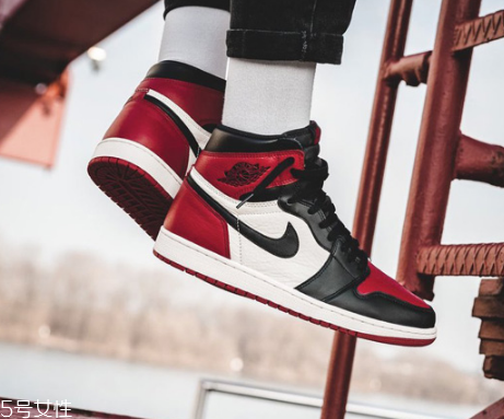 aj1黑紅腳趾真假對(duì)比 輕松鑒定aj1黑紅腳趾 aj1黑紅腳趾真假對(duì)比 輕松鑒定aj1黑紅腳趾