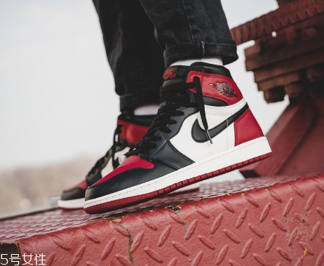 aj1黑紅腳趾真假對(duì)比 輕松鑒定aj1黑紅腳趾 aj1黑紅腳趾真假對(duì)比 輕松鑒定aj1黑紅腳趾