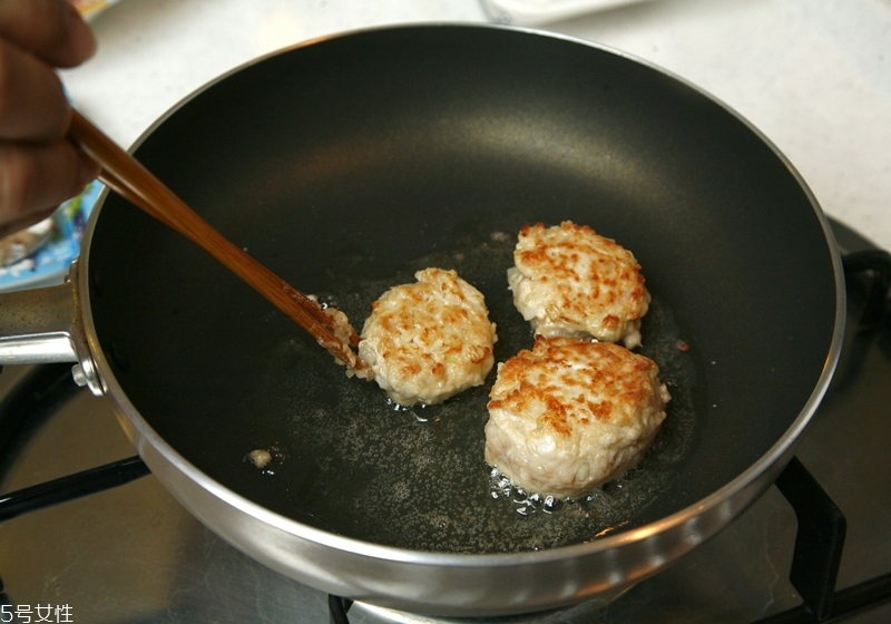 肉丸子怎么做不會散 需要注意的步驟 肉丸子怎么做不會散 需要注意的步驟