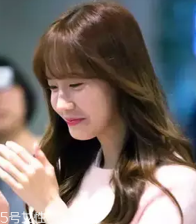 寬額頭適合什么劉海？2018額頭寬劉海圖片