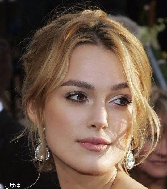 寬額頭適合什么劉海？2018額頭寬劉海圖片