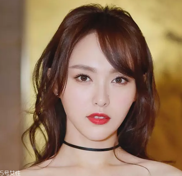 寬額頭適合什么劉海？2018額頭寬劉海圖片