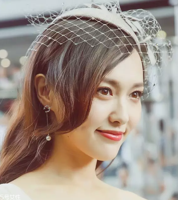 寬額頭適合什么劉海？2018額頭寬劉海圖片