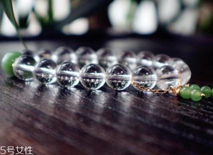 白水晶戴哪只手？水晶佩戴有講究